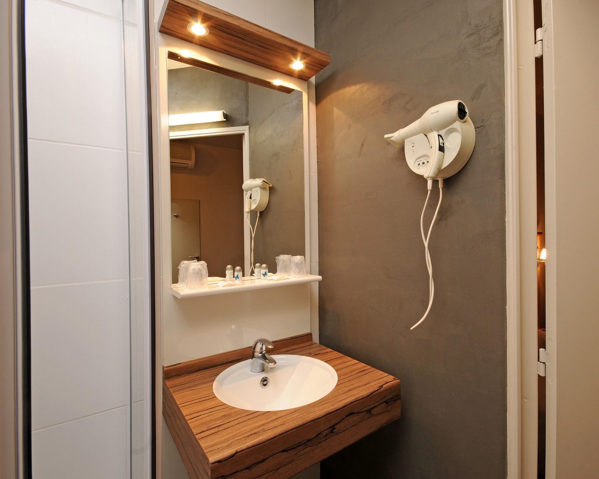 Hotel Ibis Styles Lyon Croix Rousse Exterior foto