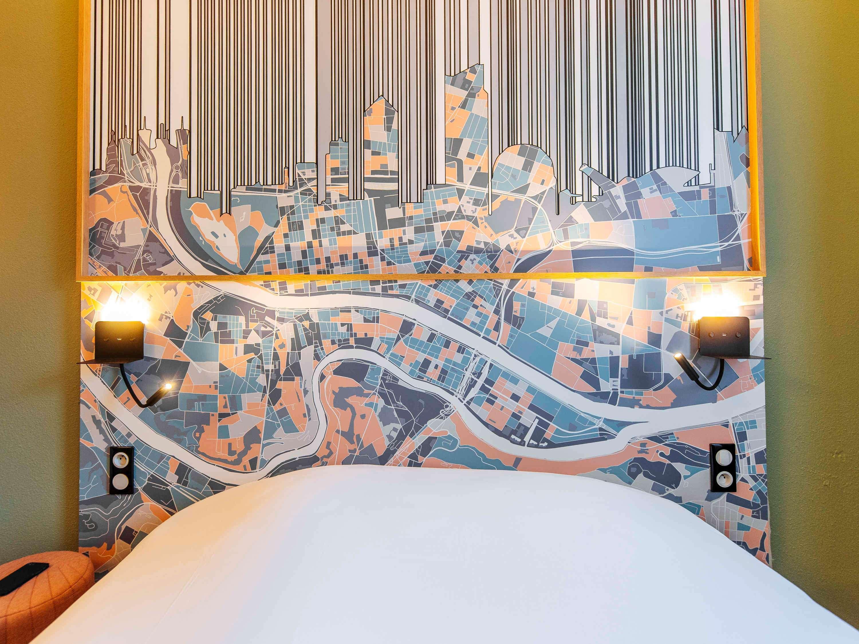 Hotel Ibis Styles Lyon Croix Rousse Exterior foto