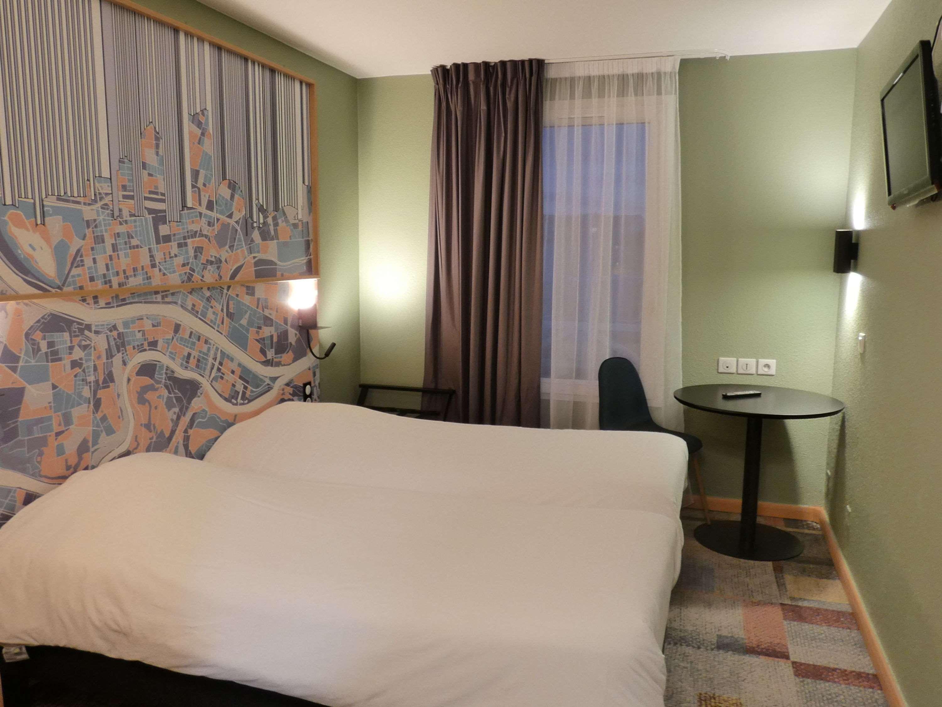Hotel Ibis Styles Lyon Croix Rousse Exterior foto