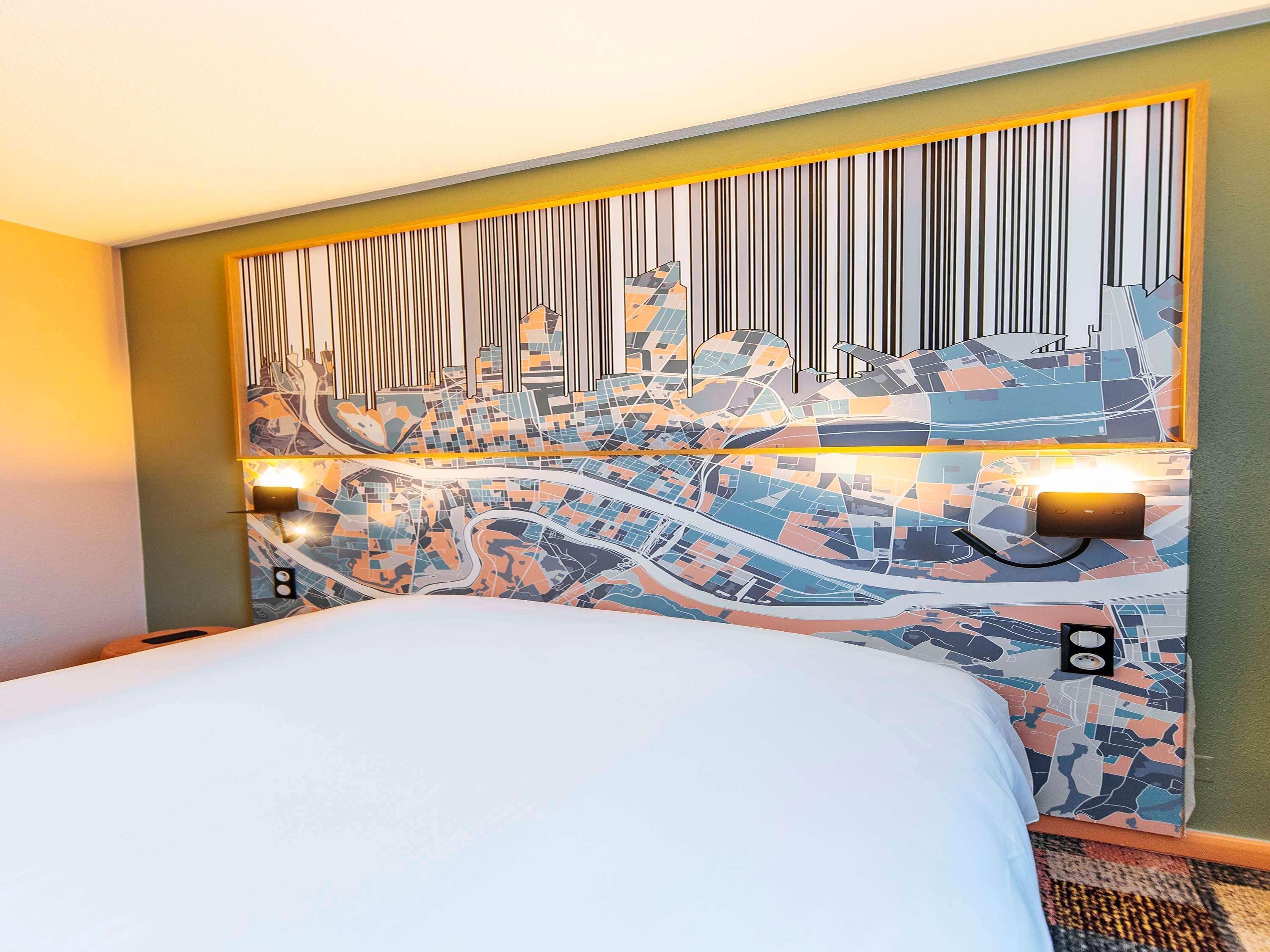 Hotel Ibis Styles Lyon Croix Rousse Exterior foto