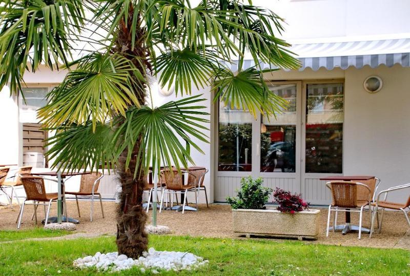Hotel Ibis Styles Lyon Croix Rousse Exterior foto